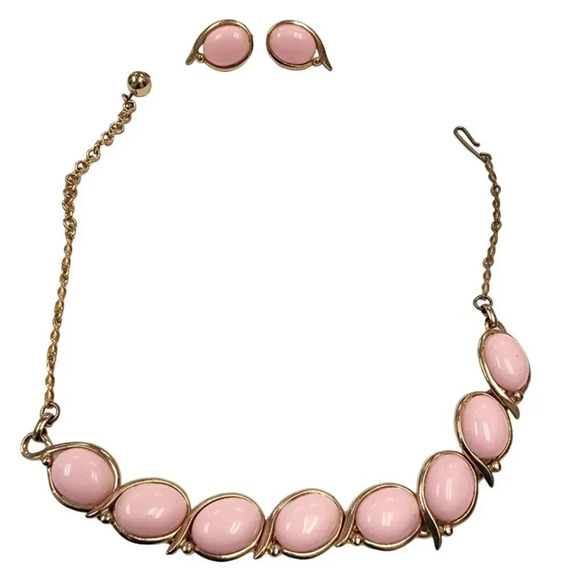 Vintage Jewelry - Vintage Pink Thermoplastic Choker Necklace & Earrings Set Gold Tone - 2 pieces